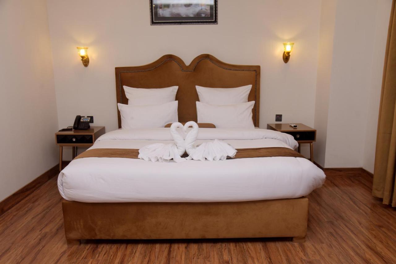 The Rich Hotel & Apartments Лахор Экстерьер фото