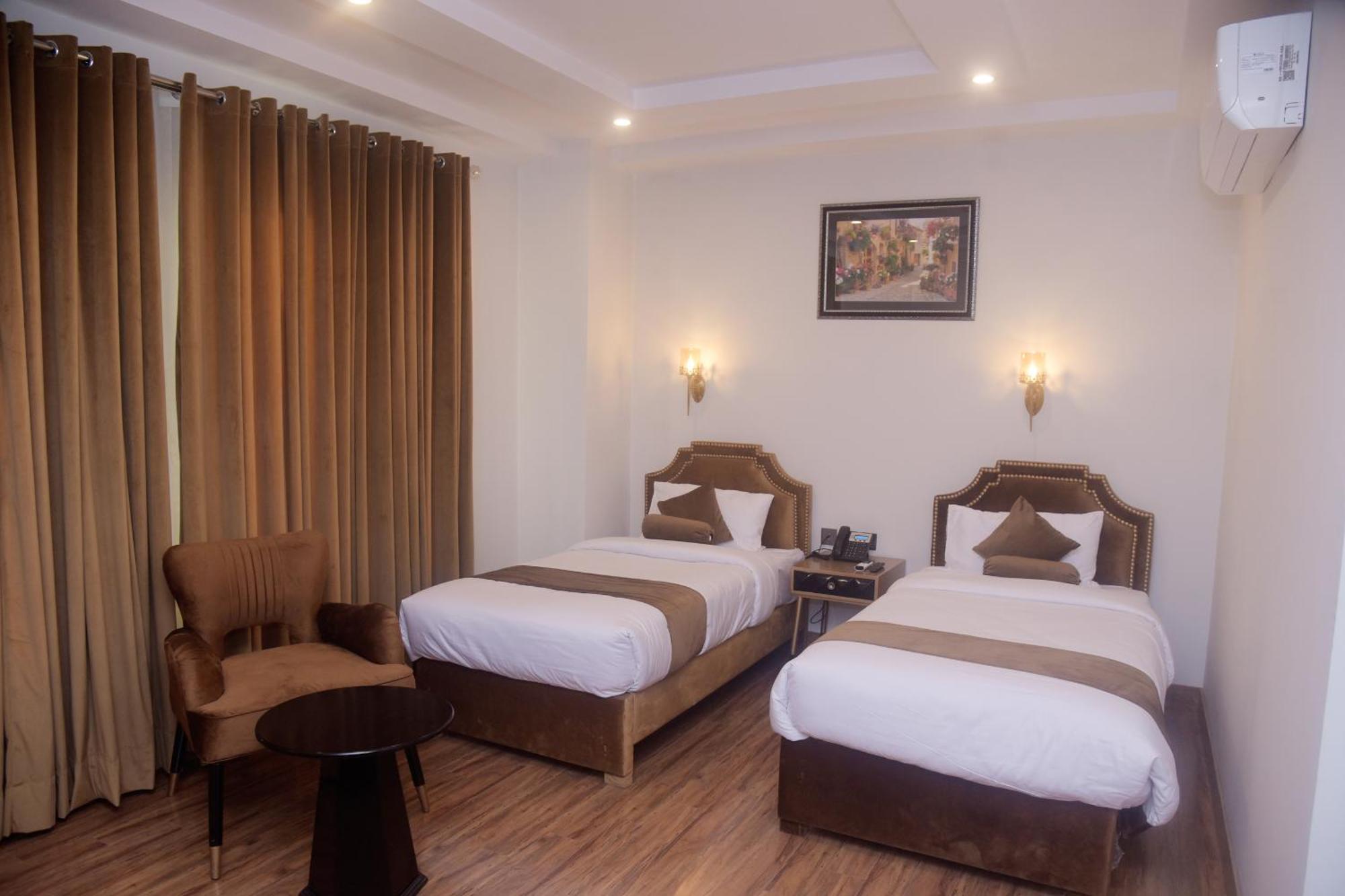 The Rich Hotel & Apartments Лахор Экстерьер фото