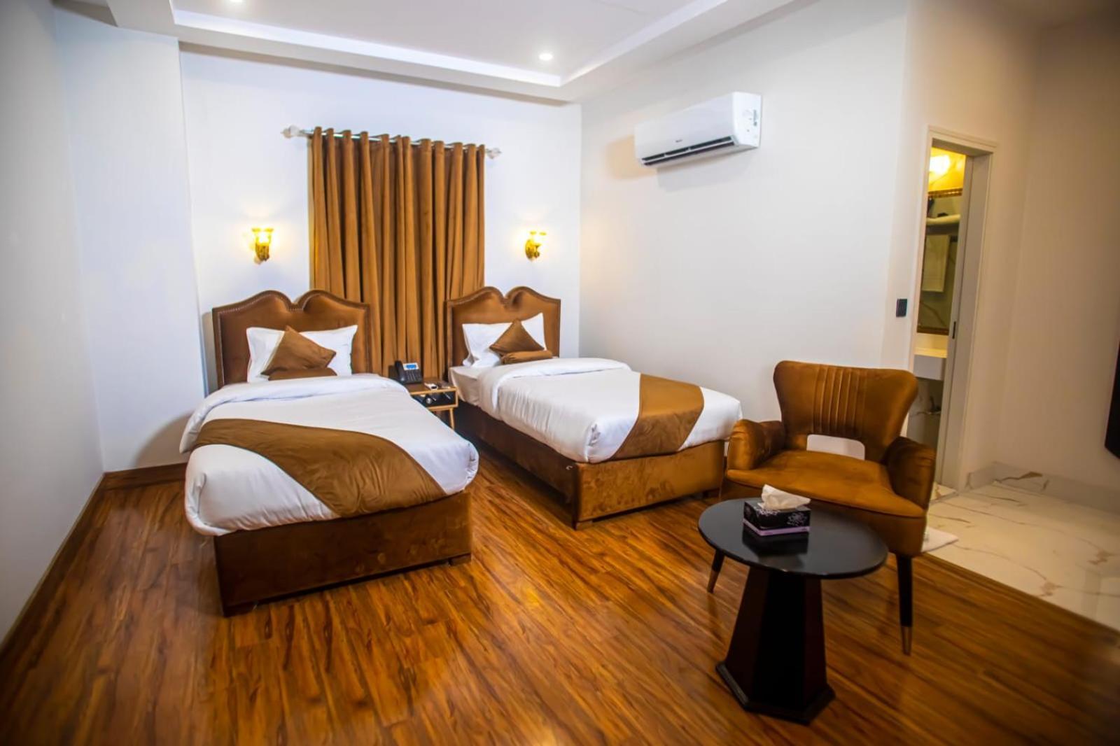The Rich Hotel & Apartments Лахор Экстерьер фото