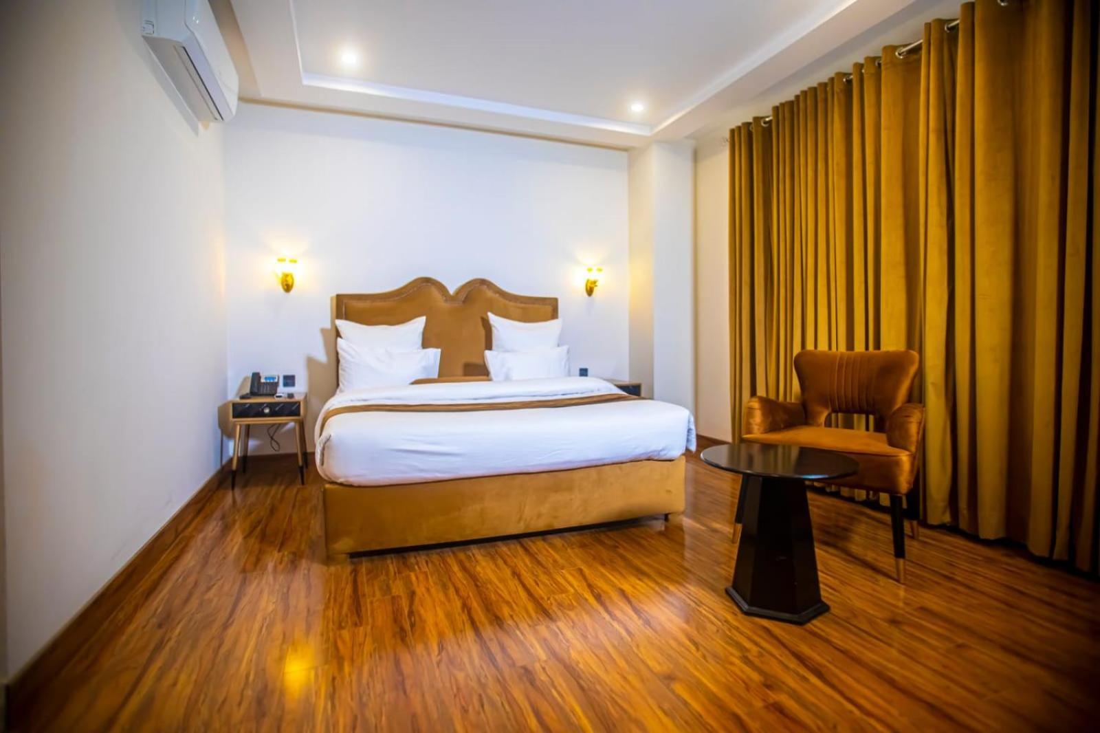 The Rich Hotel & Apartments Лахор Экстерьер фото