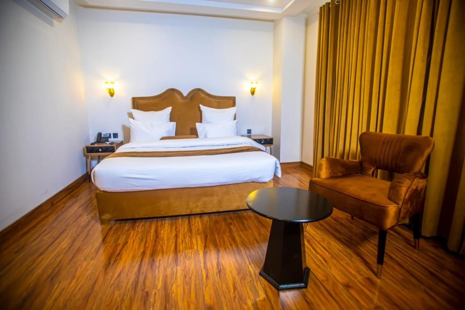 The Rich Hotel & Apartments Лахор Экстерьер фото