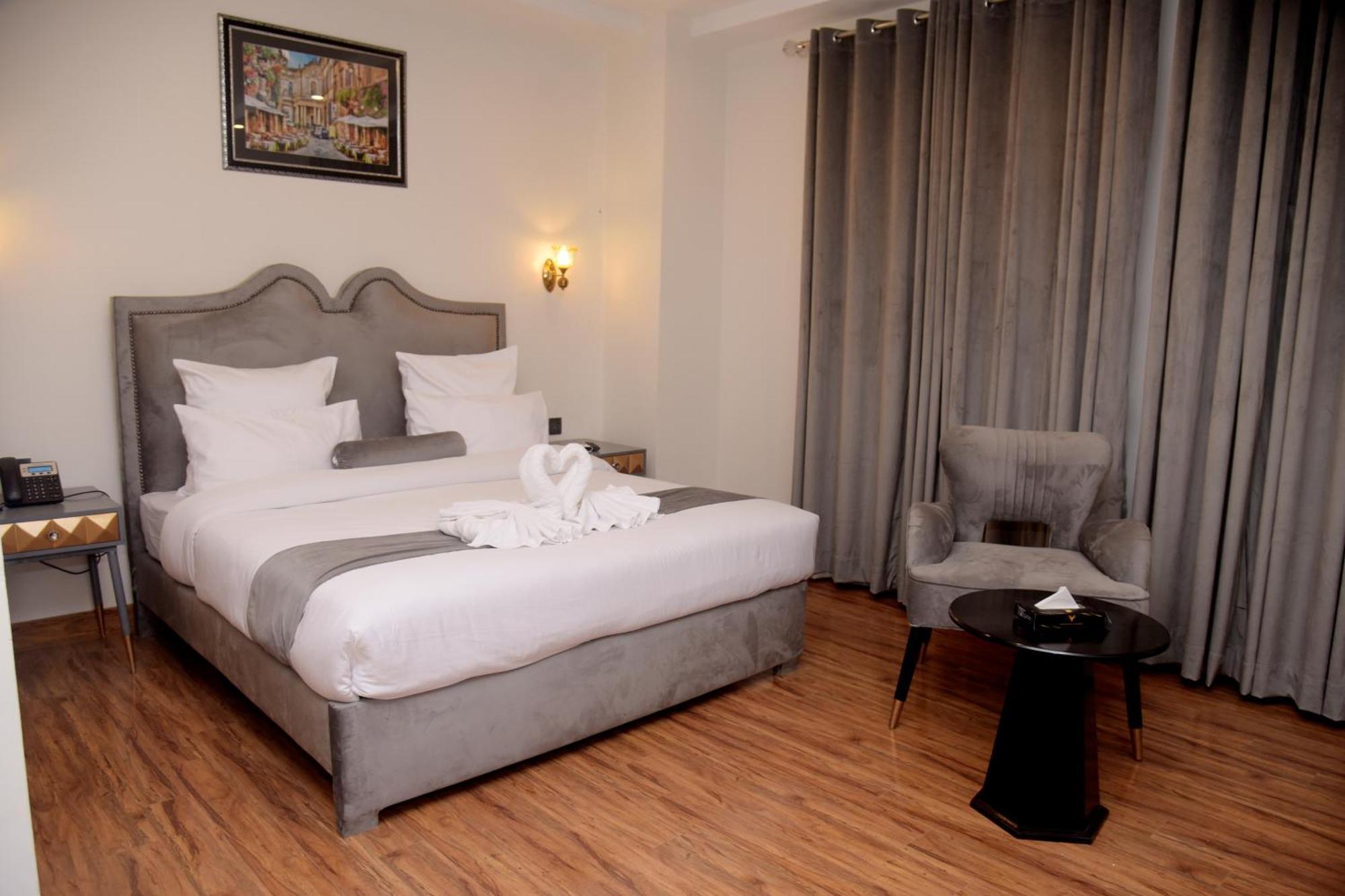 The Rich Hotel & Apartments Лахор Экстерьер фото